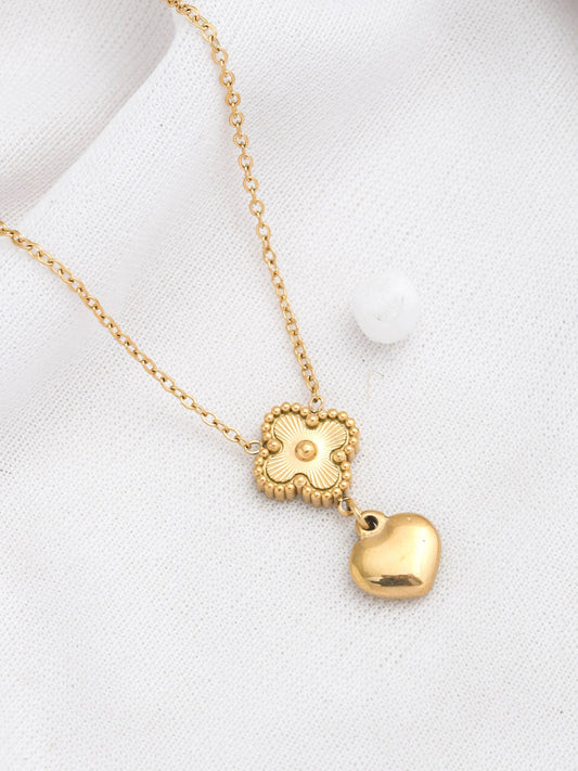 CLOVER WITH HEART NECKLACE